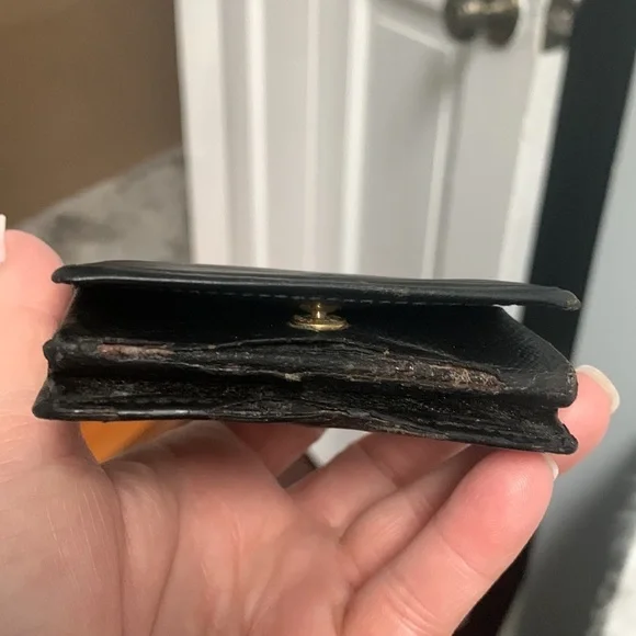 ❌SOLD 1997 authentic Louis Vuitton small coin / earbud case - Picture 4 of 17